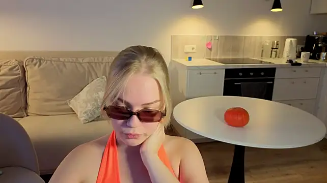 LittleForestELF2 live cam on StripChat