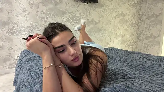 Marnera live cam on StripChat