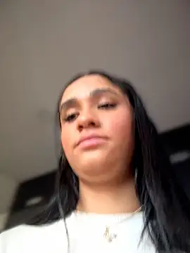 Isabella-Teen live cam on StripChat
