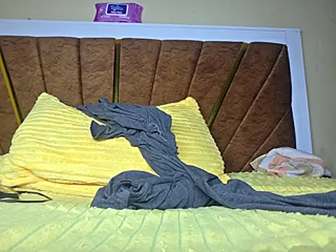 kisserhotter live cam on StripChat