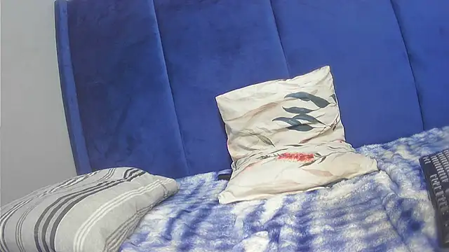 Caramel-MoMo live cam on StripChat