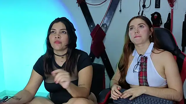 Hana_and_Chantal live cam on StripChat