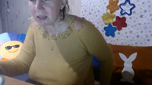 QueenLana live cam on StripChat