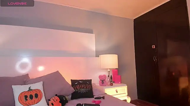 Emily_robertss1 live cam on StripChat