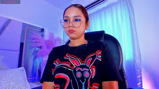 CarolineFyre live cam on StripChat