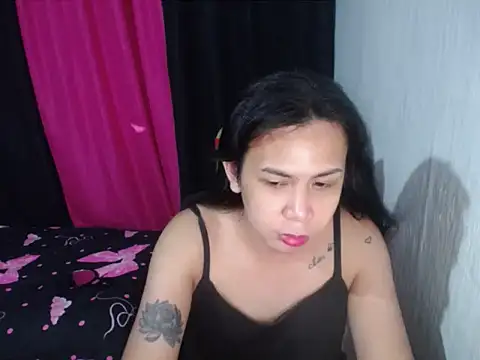 BriannaCruz24 live cam on StripChat