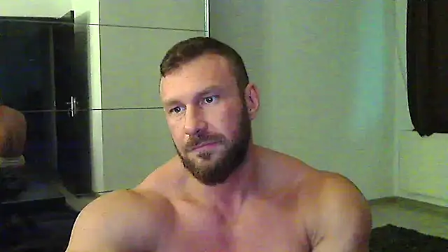 muscularkevin live cam on StripChat