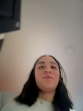Isabella-Teen live cam on StripChat