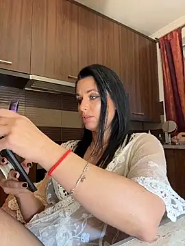 Hotmomcheckk_
