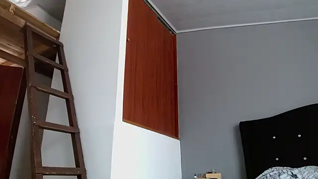 Emilia_1995 heels cam room online