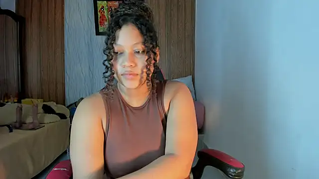 Lunastar02 live cam on StripChat