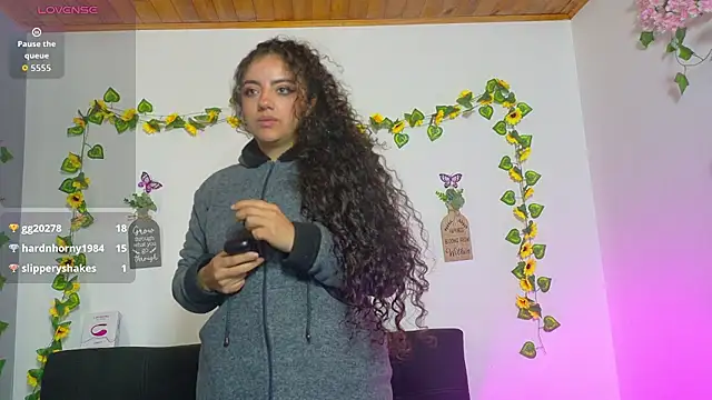 emiily_curly