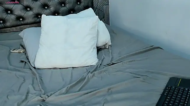 ShallomMuse live cam on StripChat