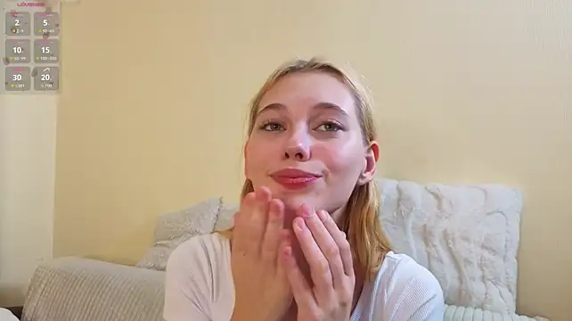 HarriettKitty live sex cam