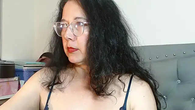 maturepriscila live cam on StripChat