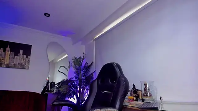 Meghan320 live cam on StripChat