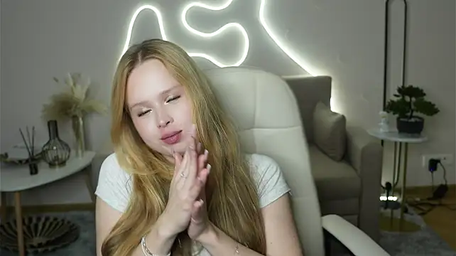 MargieMeinhardt live cam on StripChat