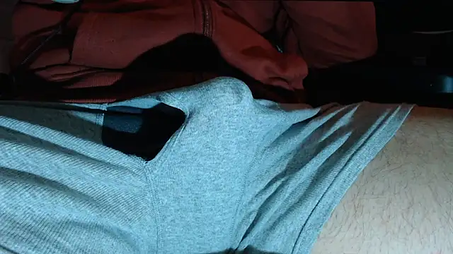 randomguymtl live cam on StripChat