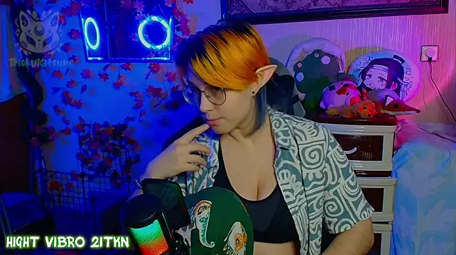 TrickyKitsune live cam on StripChat