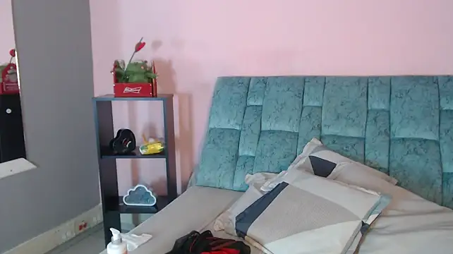 SuriEverly live cam on StripChat