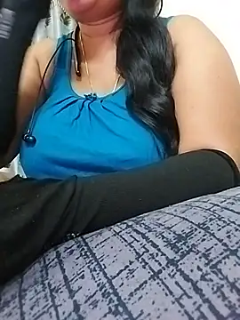 Tamil-ponnu69 live cam on StripChat