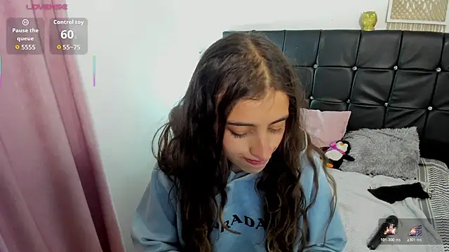 Daynerys26 live cam on StripChat