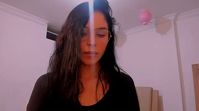 _miaquevedo_ live cam on StripChat