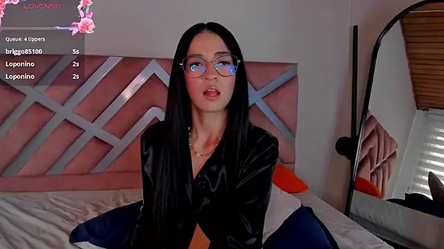 ella__olmos live cam on StripChat