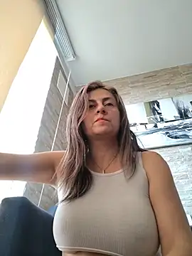 Latiinvenus live cam on StripChat