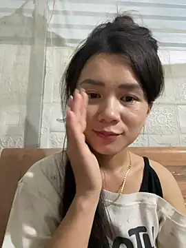 mia-squirt1 live cam on StripChat