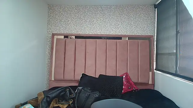Mia___Rousse__ live sex cam