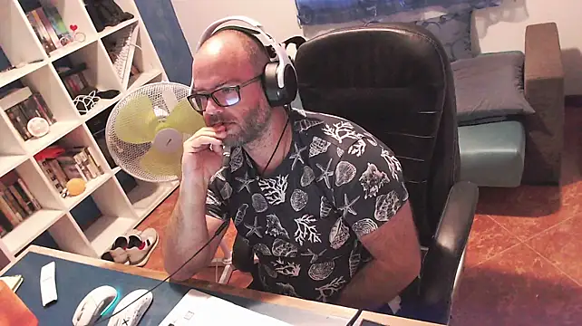 ravingr4d4 live cam on StripChat