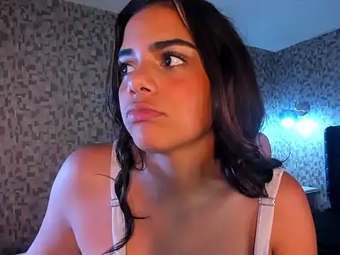TalianaMoon live cam on StripChat