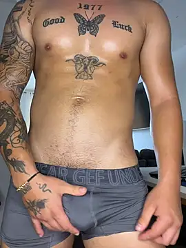 Christopher_strongg live cam on StripChat