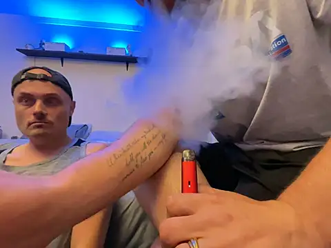 2hornyguyz