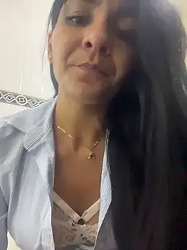 LuxeBrunetteXXX live sex cam