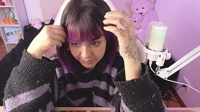 NekoWaifu live cam on StripChat