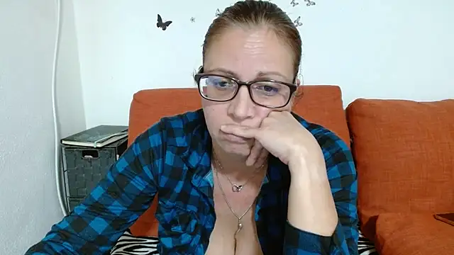LadyHellene live cam on StripChat