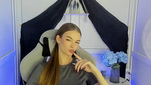 KaterineSunny live cam on StripChat