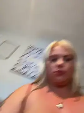 blonde_baddie live sex cam