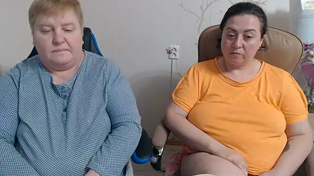 lindy-jeanie (G milf) - both naked