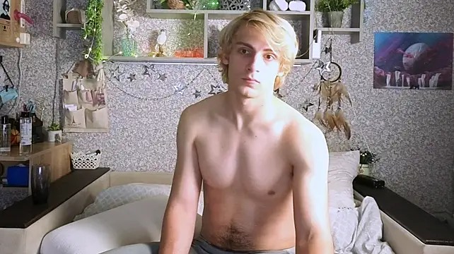 bloodyblondiee (M twink) - flash ass