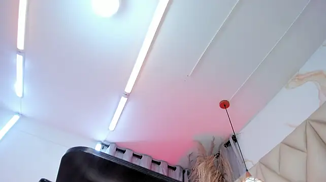 Ibbie_drastic live cam on StripChat