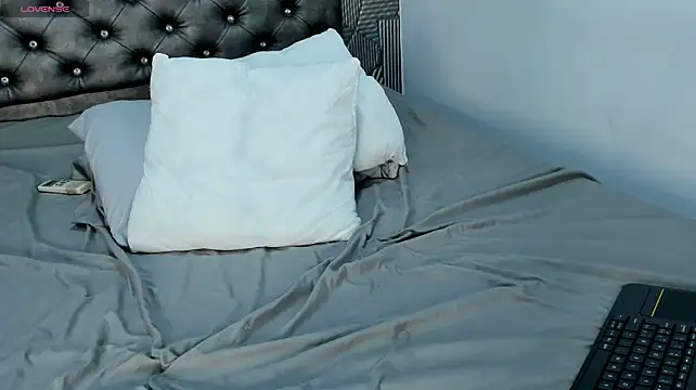 ShallomMuse live cam on StripChat