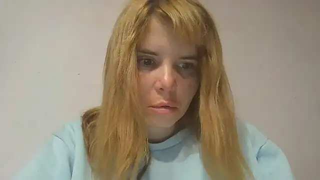HornyElena live cam on StripChat