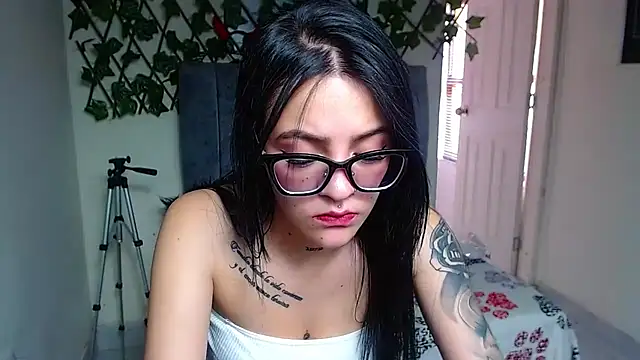 Violettasquirt live cam on StripChat