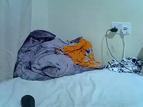 Pretty_lynn01 live cam on StripChat