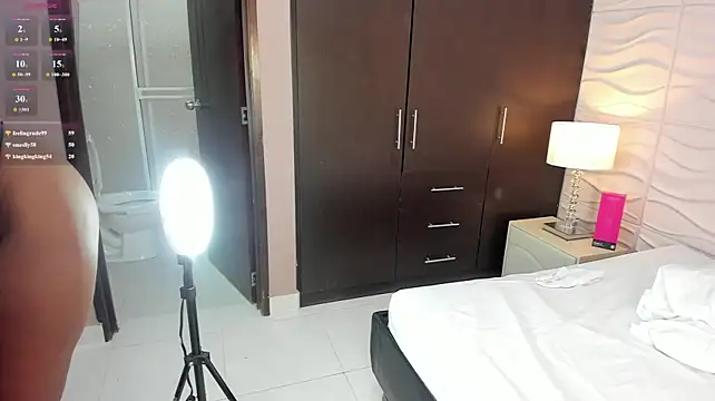 AteneaPercy live cam on StripChat