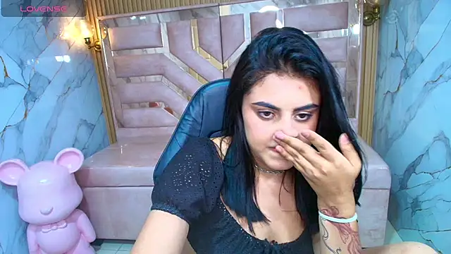 Isis_grey_r_ webcam