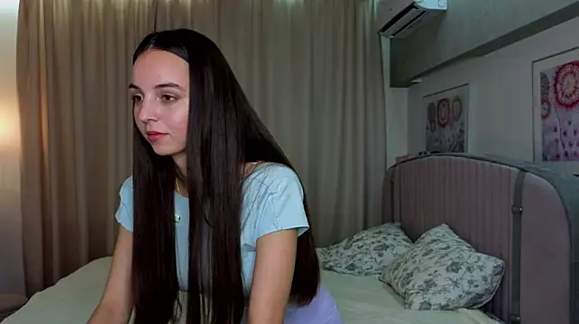 MaraMillis live cam on StripChat